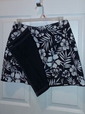 BW Sport SWIM WRAP SKIRT Reversible Quick Dry Black White Tropical Flowers M
